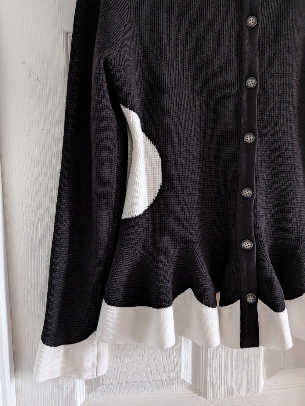 Commense Contrast Ruffle Hem Button Cardigan - Picture 10 of 16